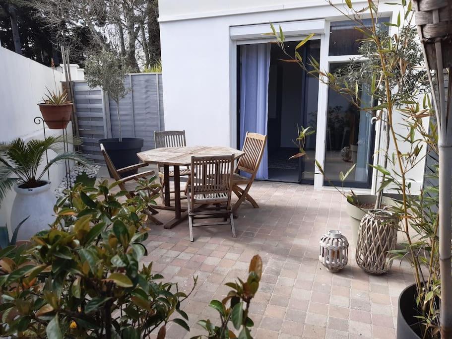 Grand Studio Avec Patio Marseille Bagian luar foto