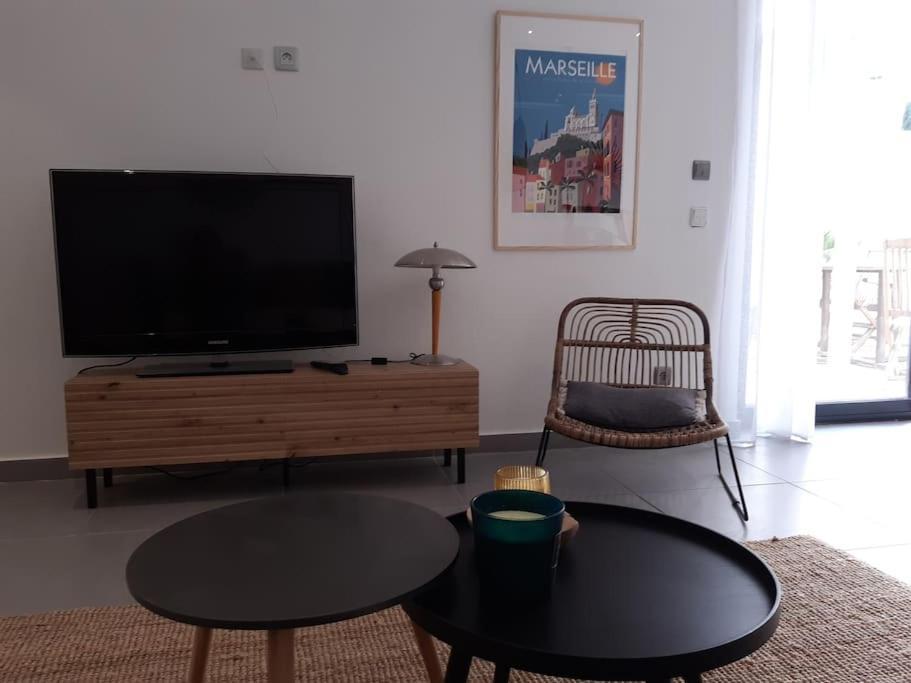 Grand Studio Avec Patio Marseille Bagian luar foto
