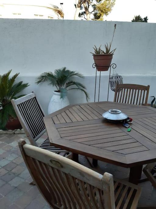 Grand Studio Avec Patio Marseille Bagian luar foto